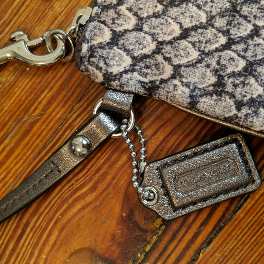 COACH wristlet NWOT - Picture 3 of 4